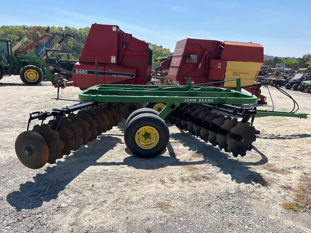 Image of John Deere T0210 equipment image 3