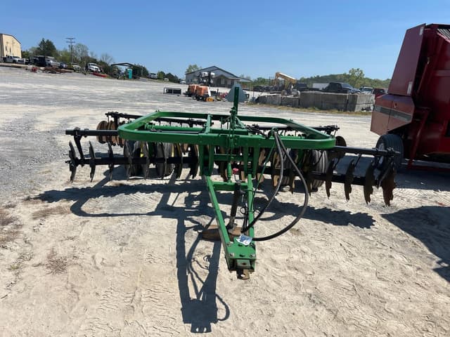 Image of John Deere T0210 equipment image 1