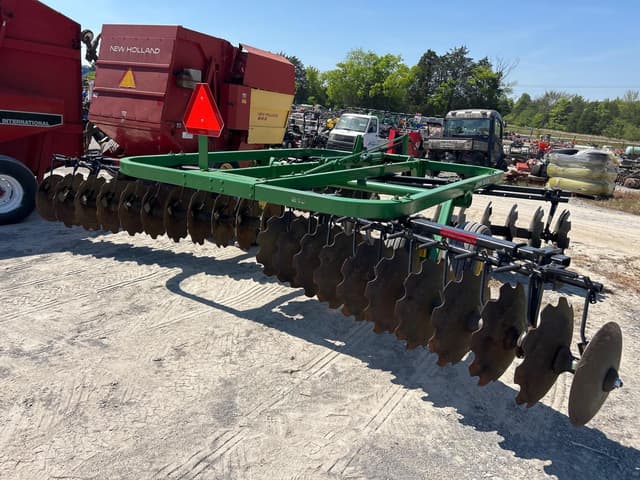 Image of John Deere T0210 equipment image 4