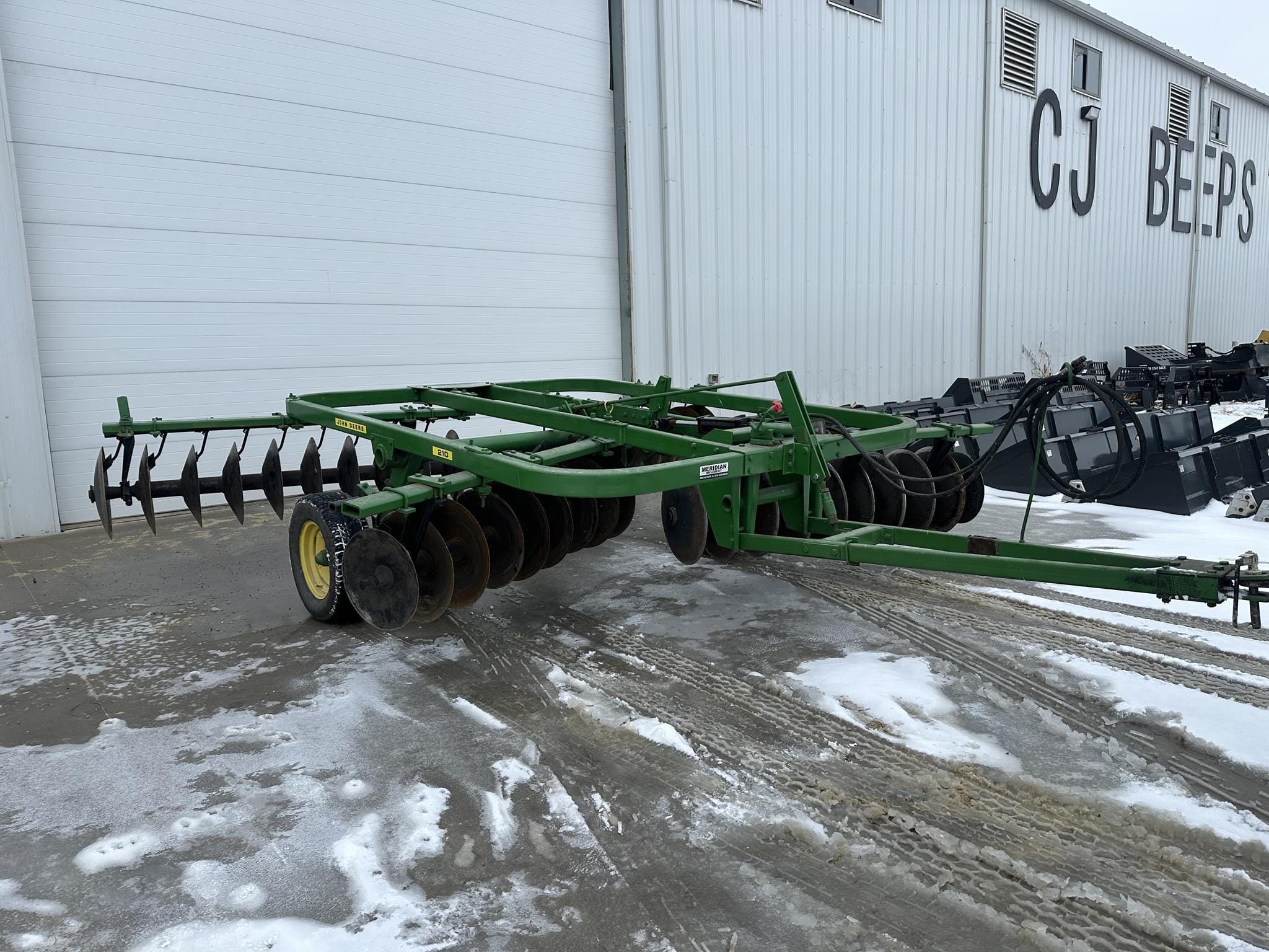 John Deere 210 Equipment Image0