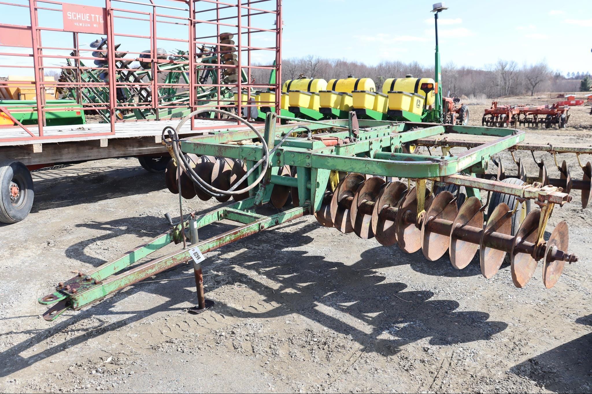 John Deere 210 Equipment Image0