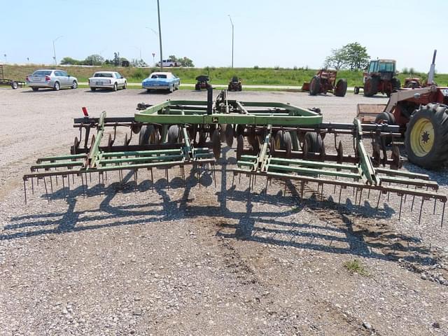 Image of John Deere 210 equipment image 4