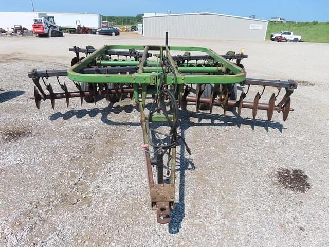 Image of John Deere 210 equipment image 1