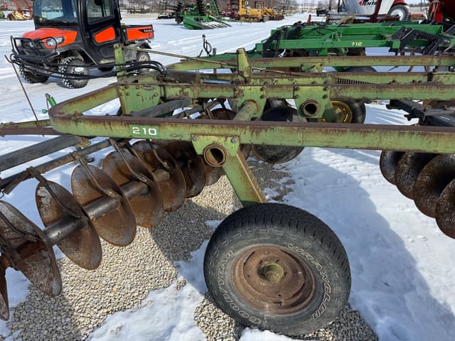 Image of John Deere 210 equipment image 4