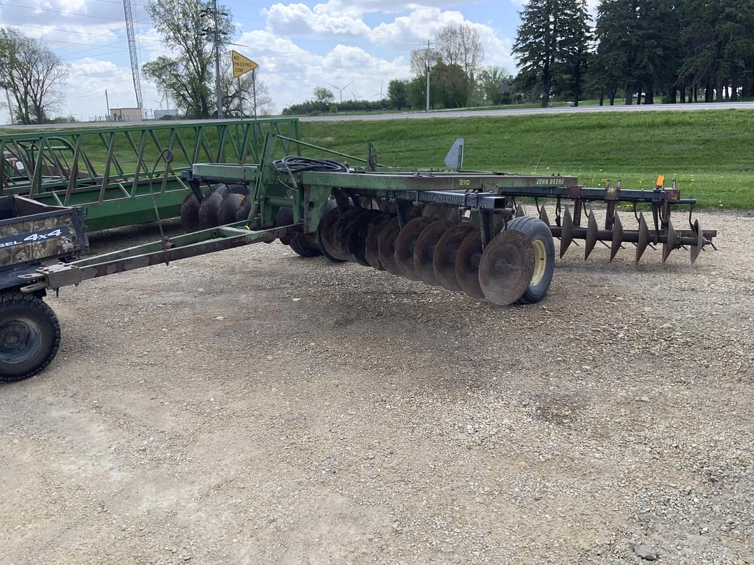 Image of John Deere 210 Primary image