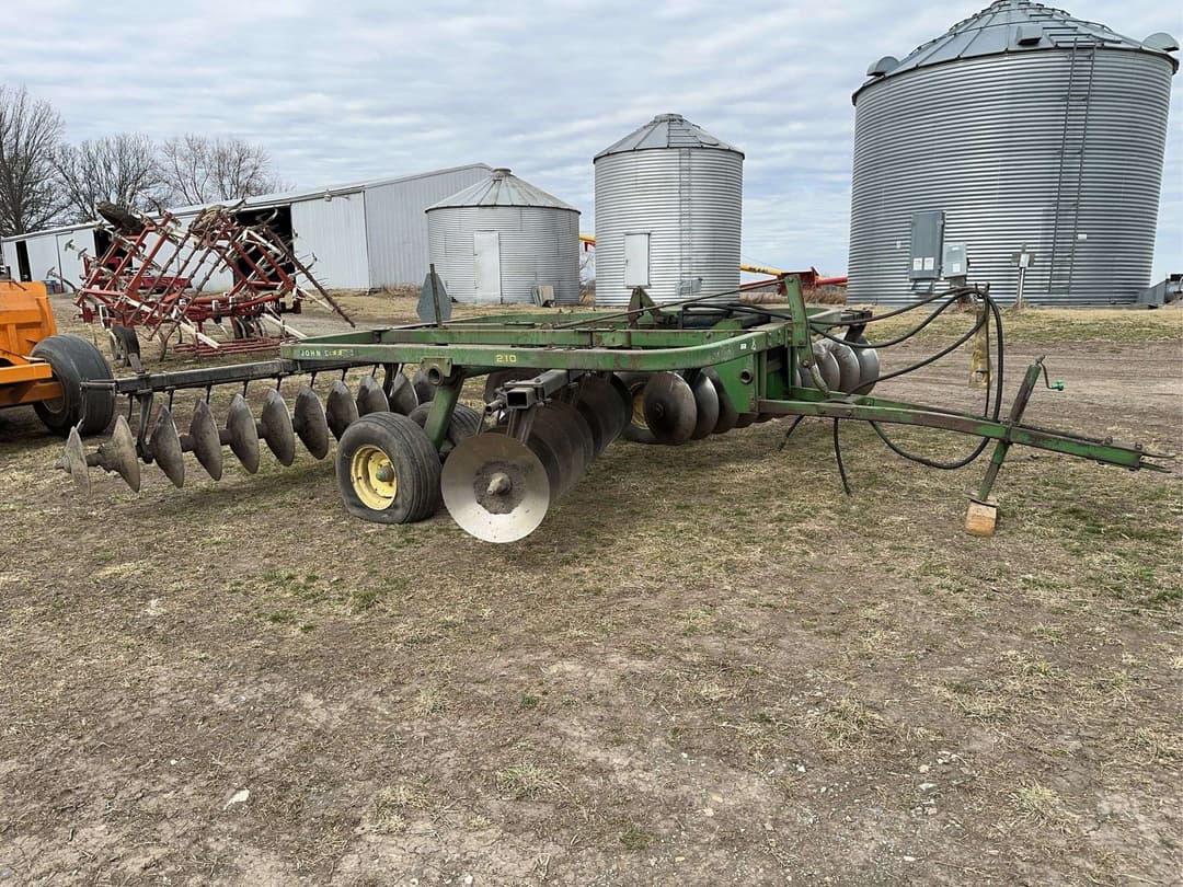 Image of John Deere 210 Primary image
