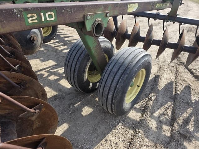 Image of John Deere 210 equipment image 4