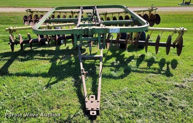 Image of John Deere 210 equipment image 1