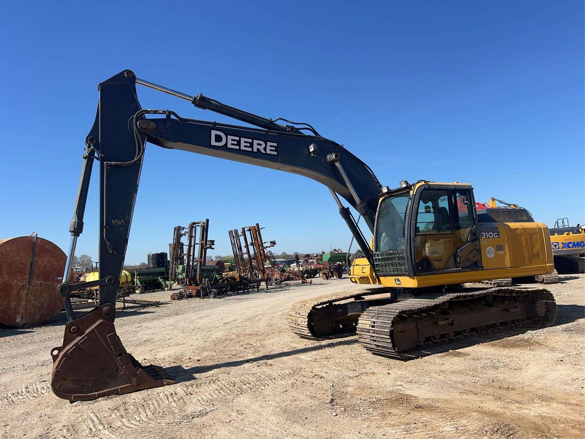 John Deere 210G Equipment Image0