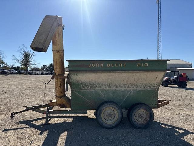 Image of John Deere 210 equipment image 2