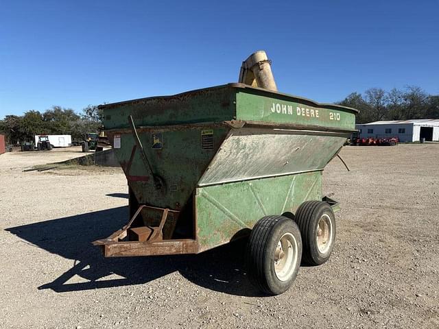 Image of John Deere 210 equipment image 4