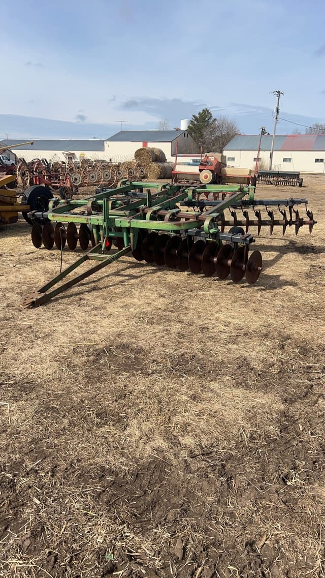 Image of John Deere 210 equipment image 1