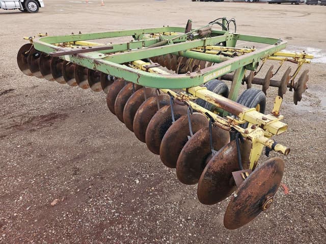 Image of John Deere 210 equipment image 1