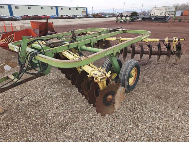 Image of John Deere 210 equipment image 3