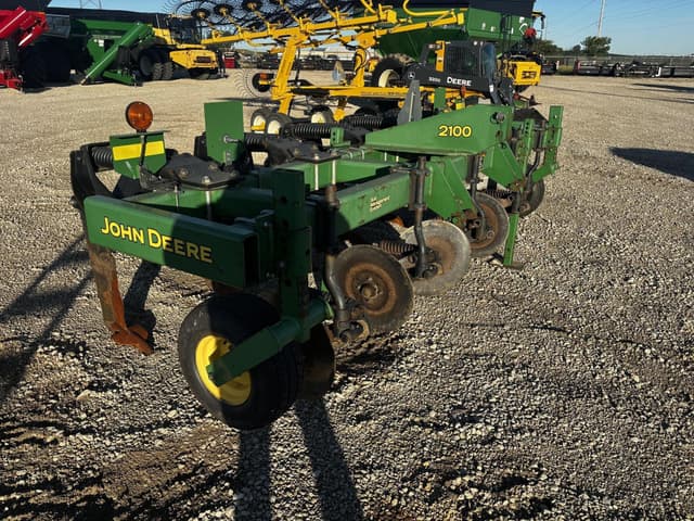 Image of John Deere 2100 equipment image 1