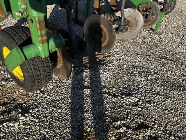 Image of John Deere 2100 equipment image 2