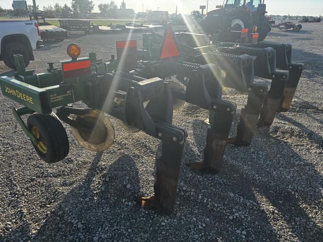 Image of John Deere 2100 equipment image 4