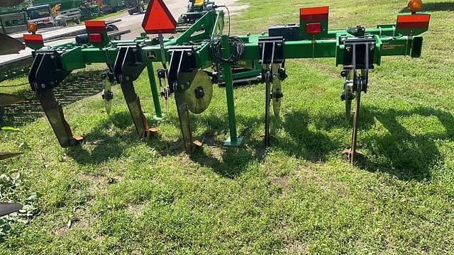 Image of John Deere 2100 equipment image 1