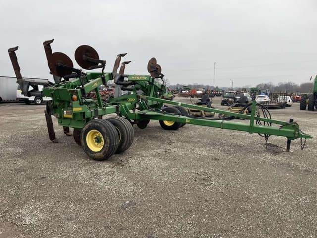 Image of John Deere 2100 equipment image 4