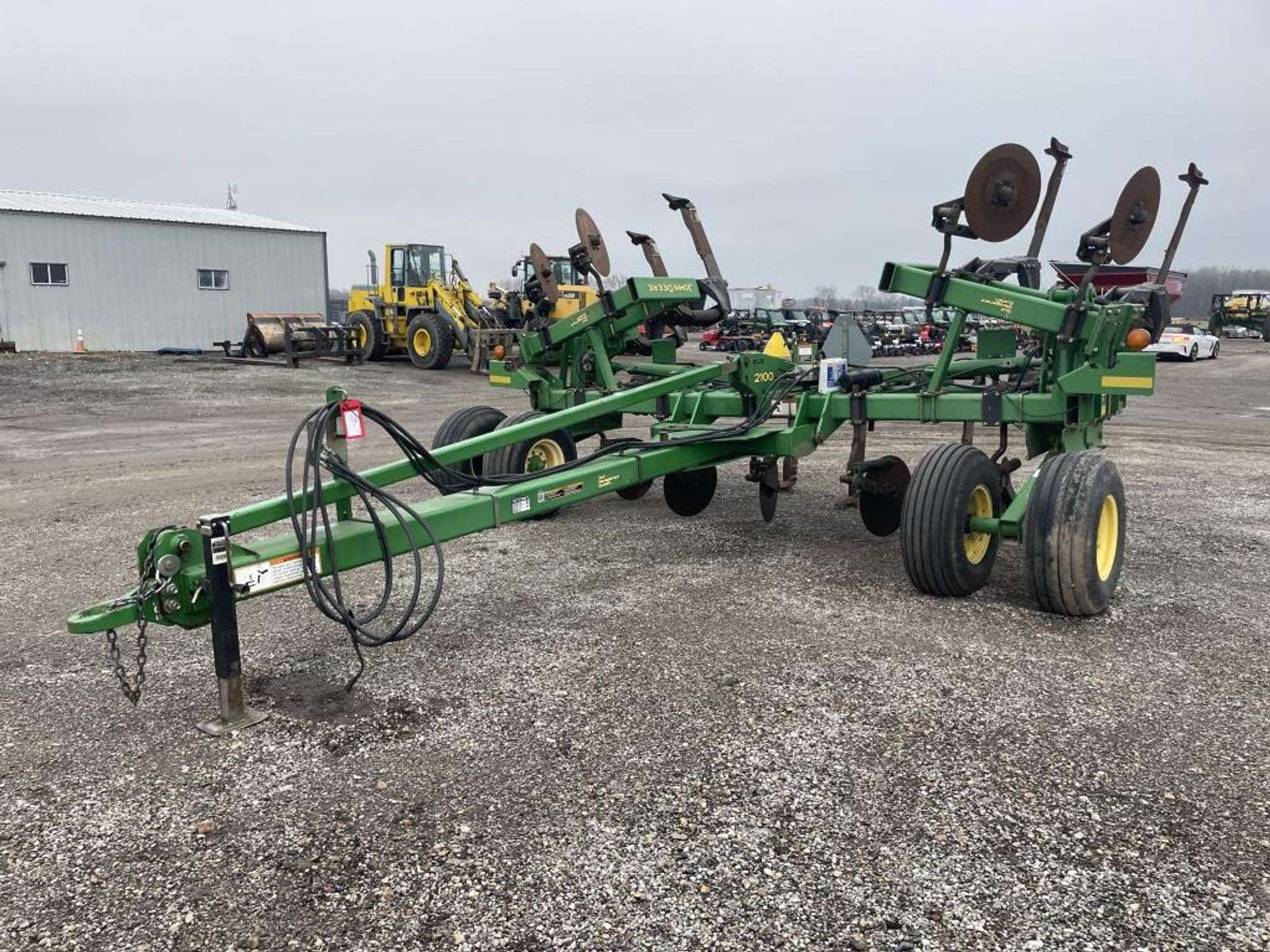 John Deere 2100 Equipment Image0