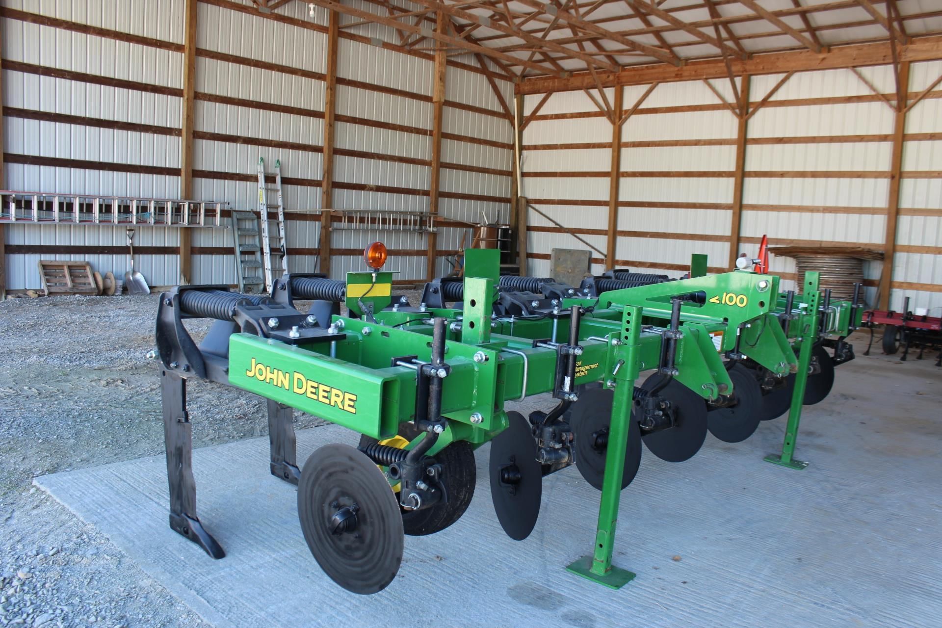 Main image John Deere 2100