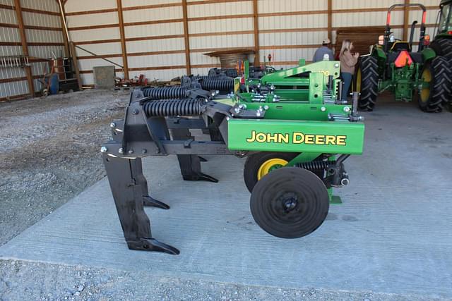 Image of John Deere 2100 equipment image 1