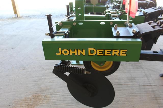 Image of John Deere 2100 equipment image 4