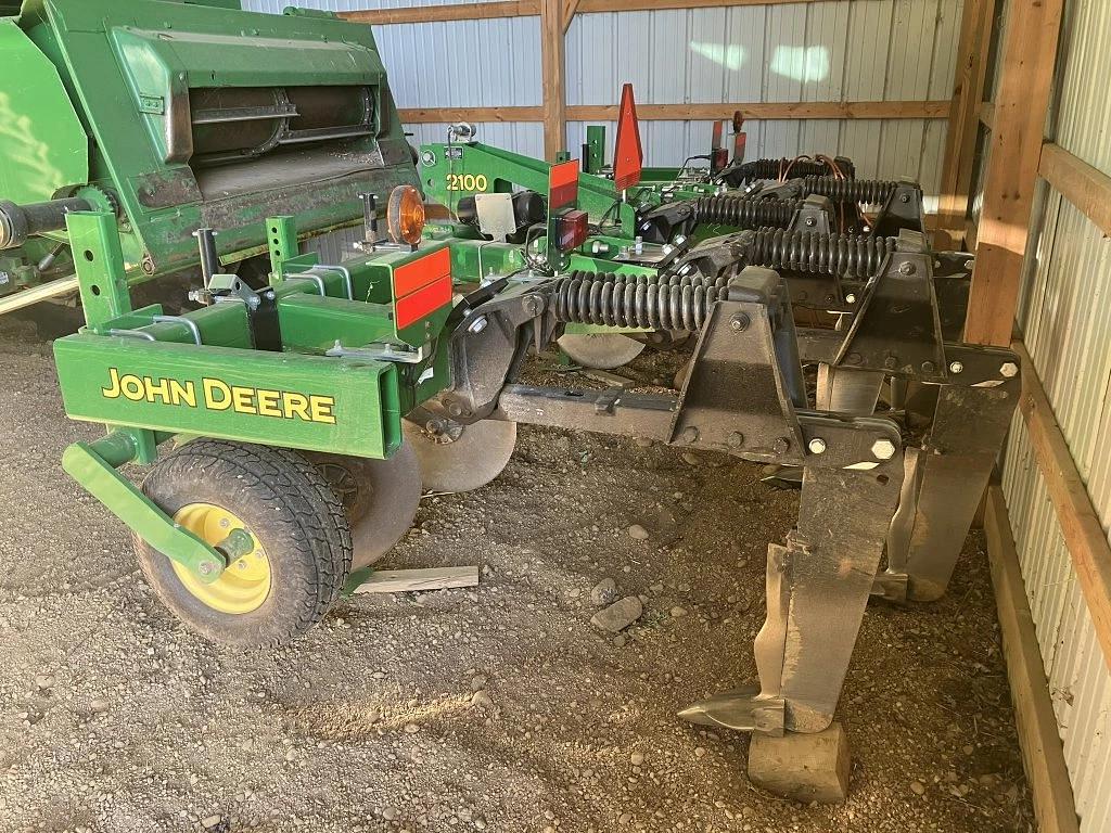 Image of John Deere 2100 Image 0