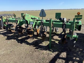 Main image John Deere 2100