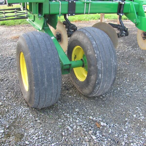 Image of John Deere 2100 equipment image 4