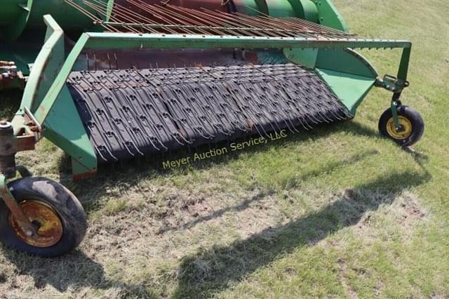 Image of John Deere 212 equipment image 1