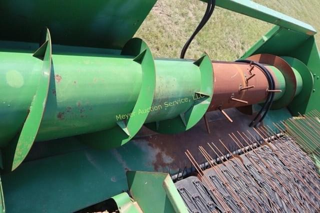 Image of John Deere 212 equipment image 4