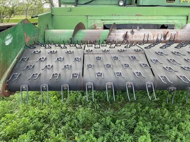 Image of John Deere 212 equipment image 1