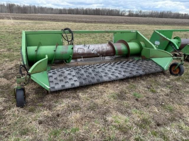 Image of John Deere 212 equipment image 1