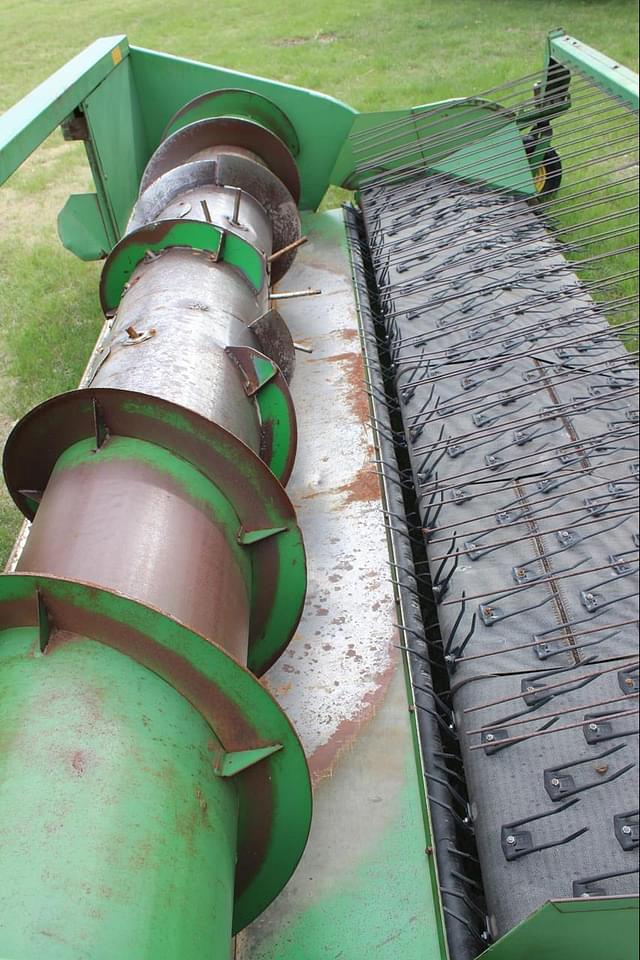 Image of John Deere 212 equipment image 4