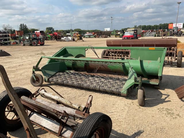 Image of John Deere 212 equipment image 1