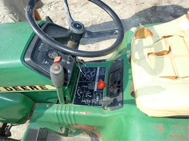 Image of John Deere 212 equipment image 1