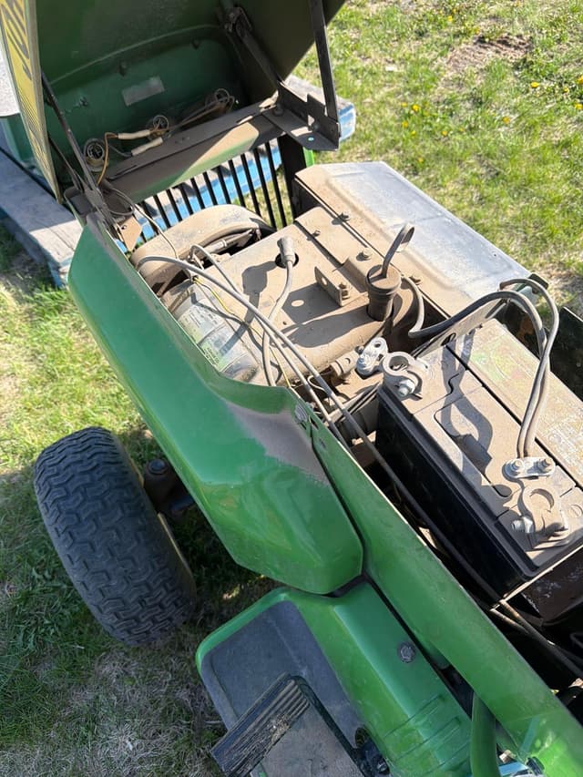 Image of John Deere 212 equipment image 3