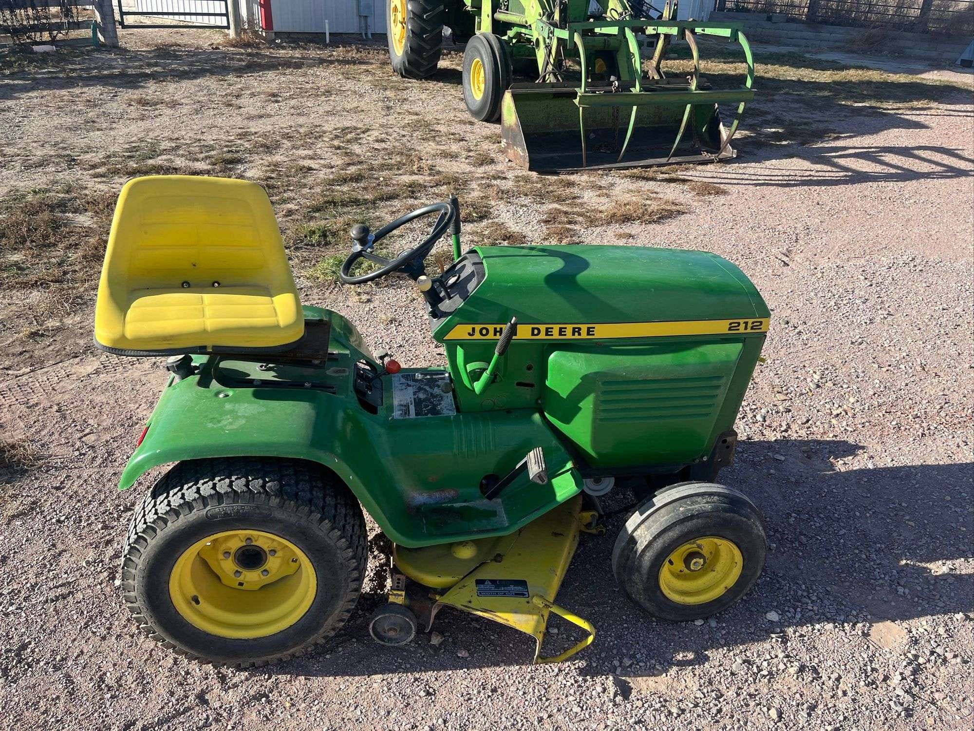 John Deere 212 Equipment Image0
