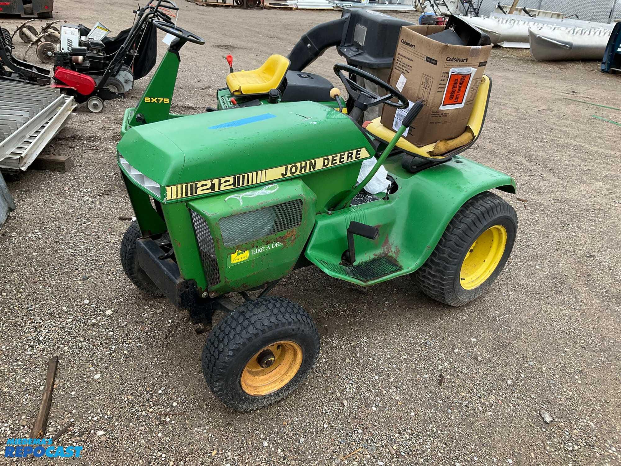 Main image John Deere 212