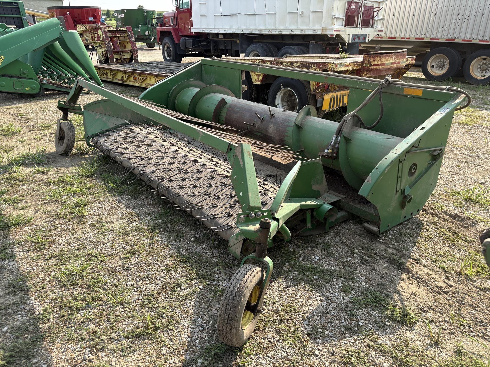 John Deere 212P Equipment Image0
