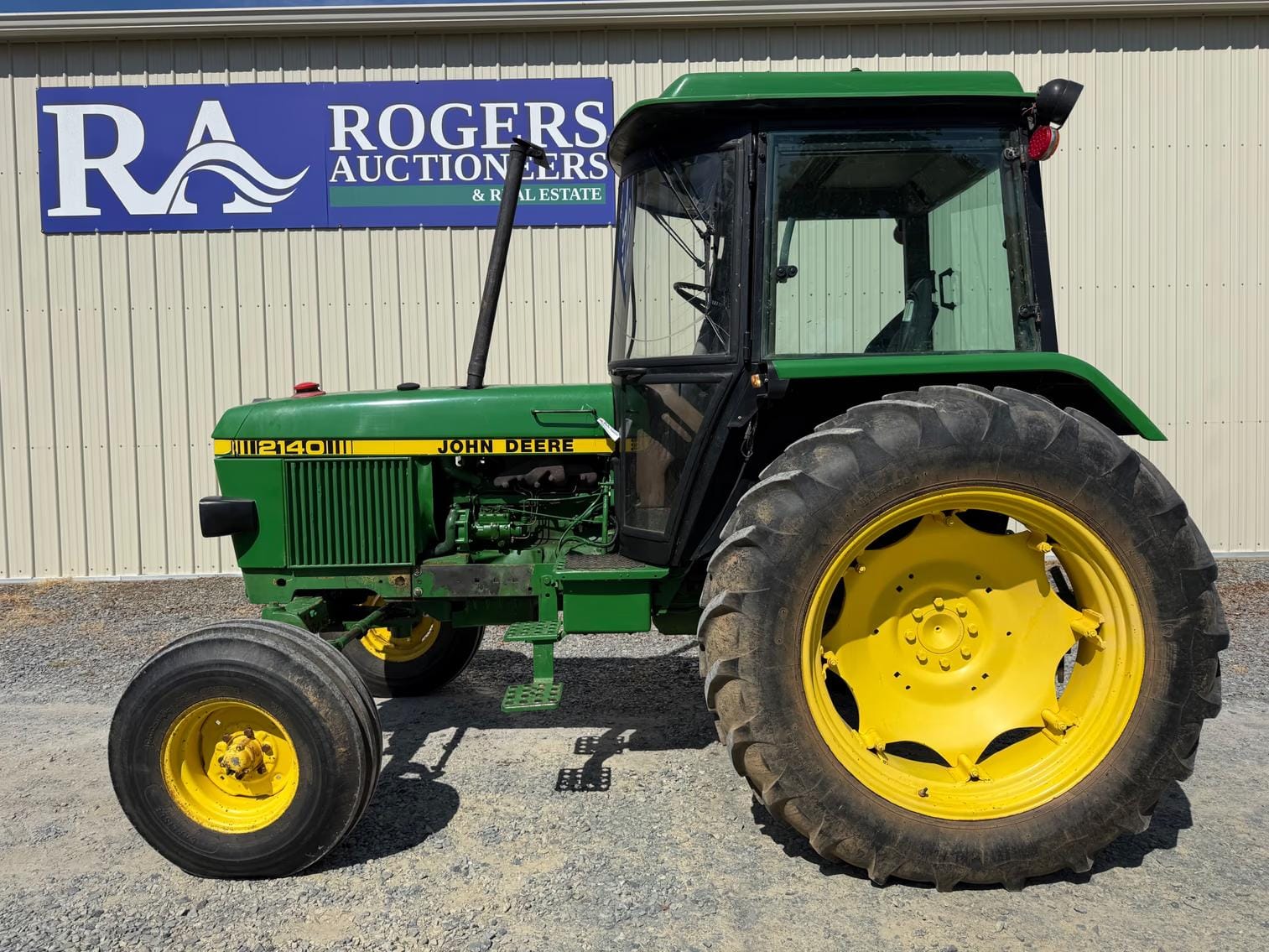 John Deere 2140 Equipment Image0