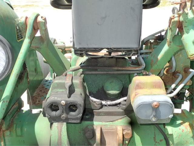 Image of John Deere 2150 equipment image 4