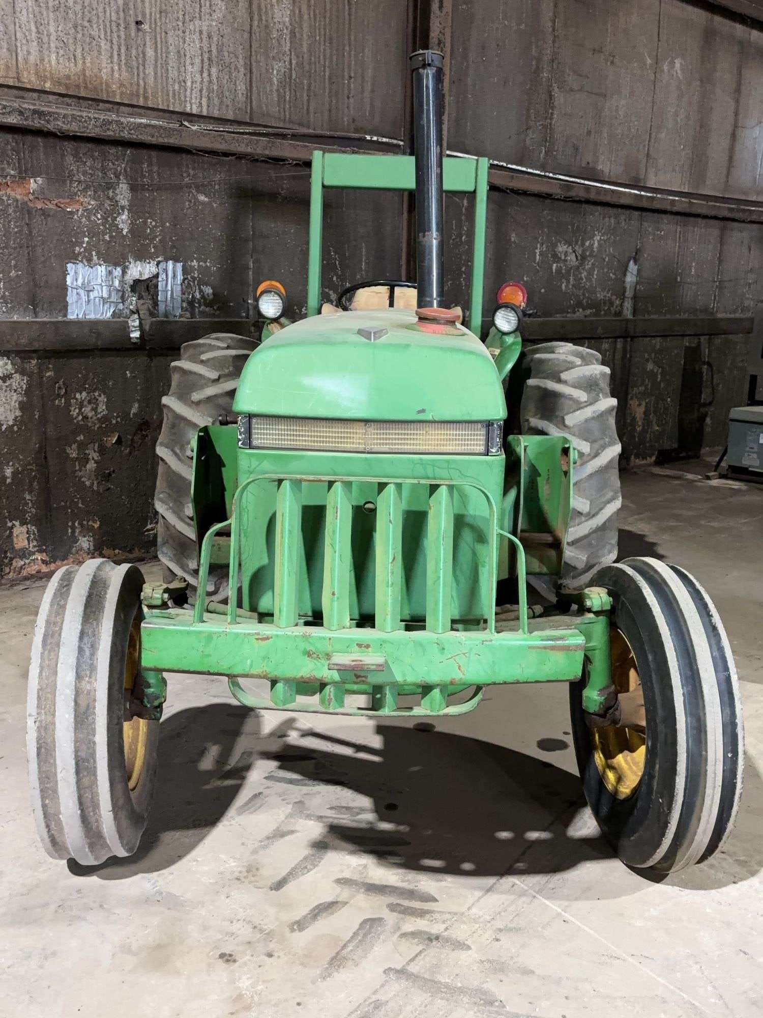 John Deere 2150 Equipment Image0