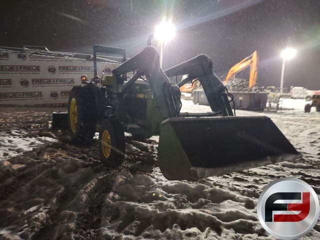 Image of John Deere 2155 equipment image 2