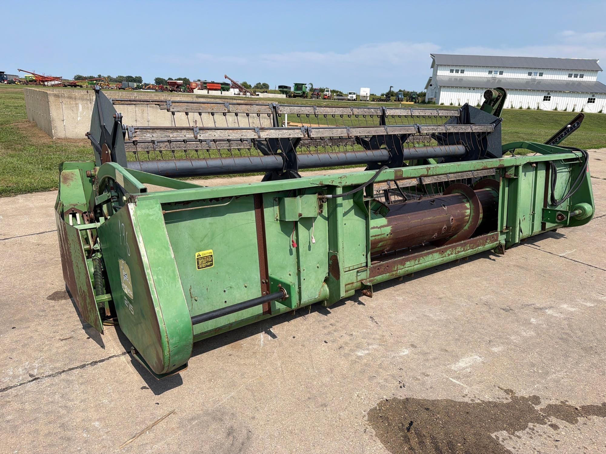 John Deere 216 Equipment Image0