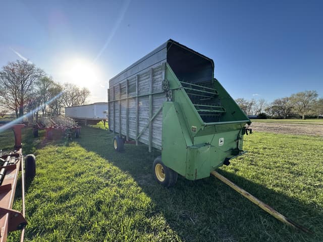 Image of John Deere 216 equipment image 3