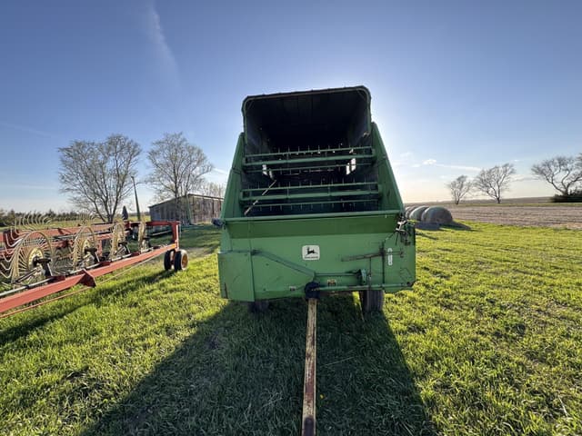 Image of John Deere 216 equipment image 2