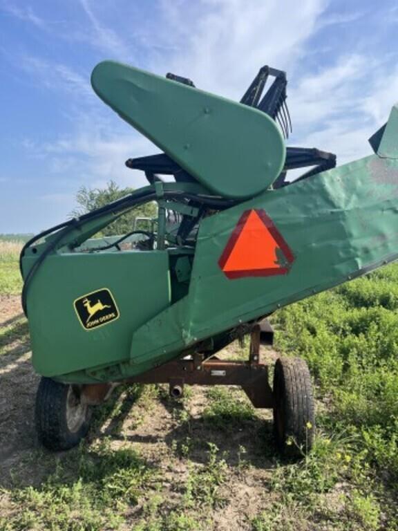 Image of John Deere 216 equipment image 1