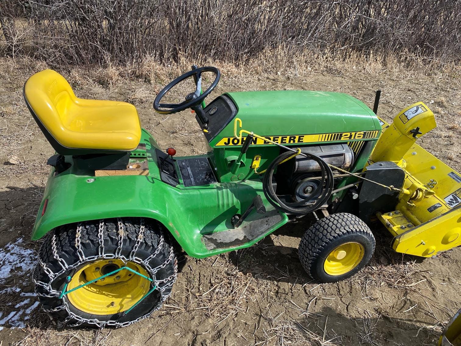 John Deere 216 Equipment Image0